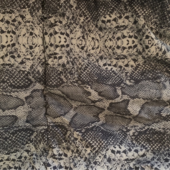 Varley Dorothy
Ski Jacket
Mono Boa XS - Picture 11 of 12